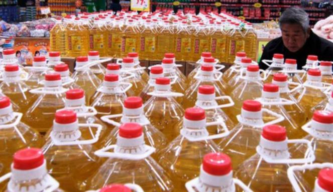 Pastikan Harga Minyak Goreng Murah, Disperindagkop Riau Sidak Pasar Tradisional