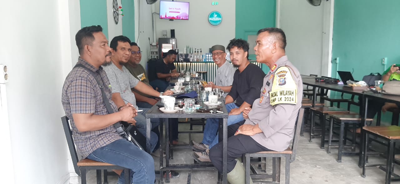 Ngopi Santai, AKP Buha Ajak Tokoh Adat Aktif Berpartisipasi Pilkada Damai