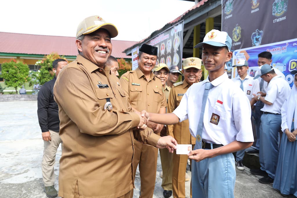 Bupati Siak, Alfedri, Berinovasi dengan Program 'Bupati Goes To School'