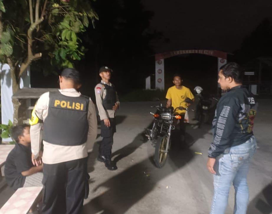 Patroli Malam, Polsek Langgam Sosialisasi Pilkada Damai ke Kaum Muda
