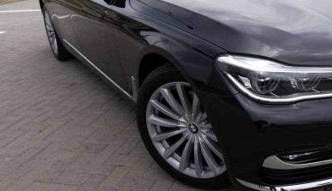 Ingat ! Bahaya Parkir Mobil dengan Kondisi Ban Tidak Lurus