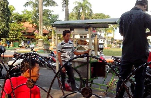 DPRD Sarankan Tertipkan PKL Dengan Perda