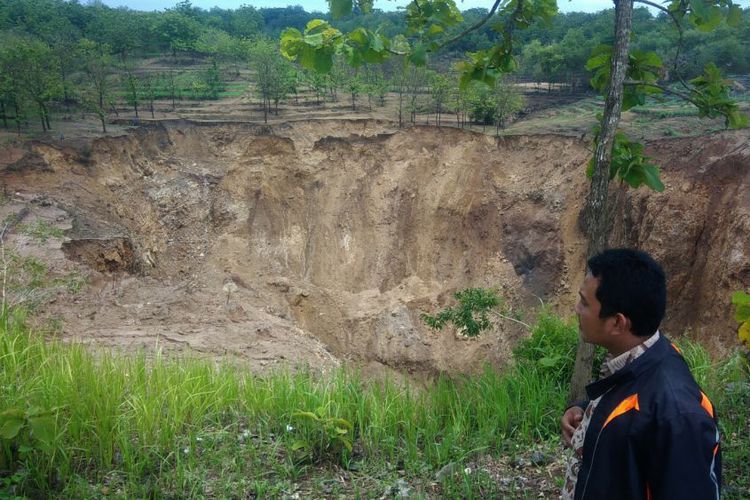 Heboh ! Air di Danau Sedalam 60 Meter di Gunung Kidul Mendadak Habis dalam 2 Jam