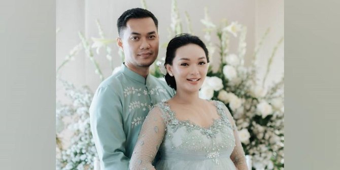 5 Potret Prosesi Siraman 7 Bulanan Zaskia Gotik, Paras Cantiknya Jadi Sorotan