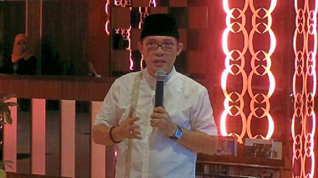 Walikota Dumai Terima PWI Award