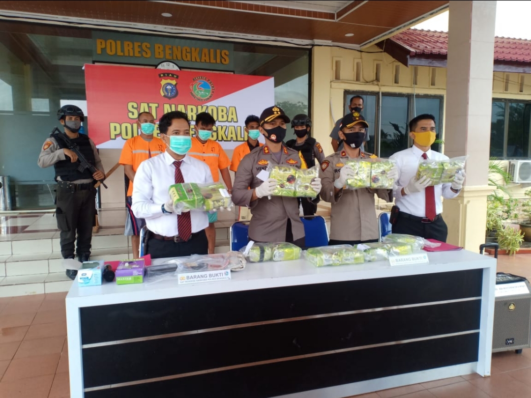 Polres Bengkalis Tangkap Tiga Terduga Kurir Sabu, Satu DPO