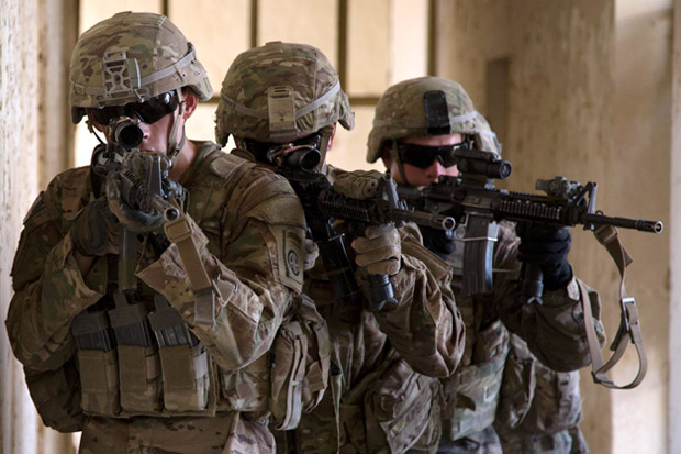 Pasukan Khusus AS Diam-diam Bantu Saudi Perangi Houthi