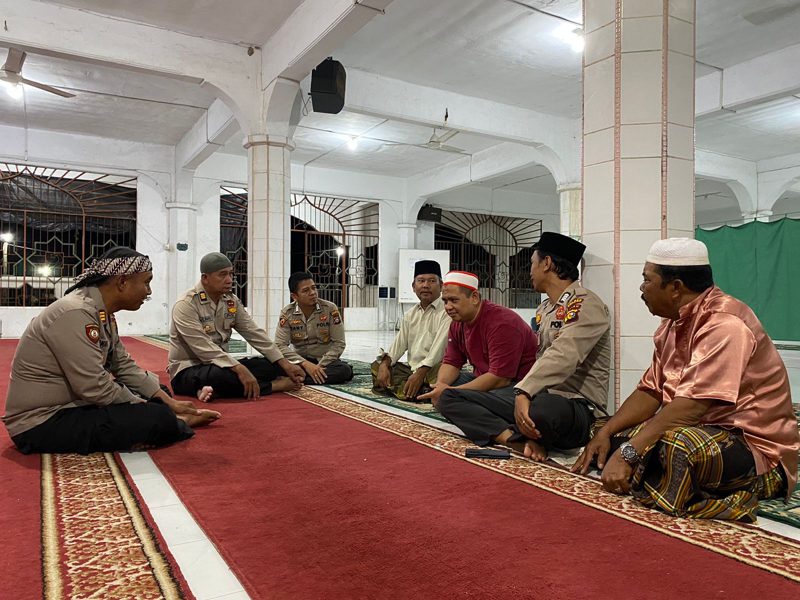 Kapolsek Kateman Ajak Jamaah Masjid Al Ikhlas Sosialisasi Pemilu Damai 2024
