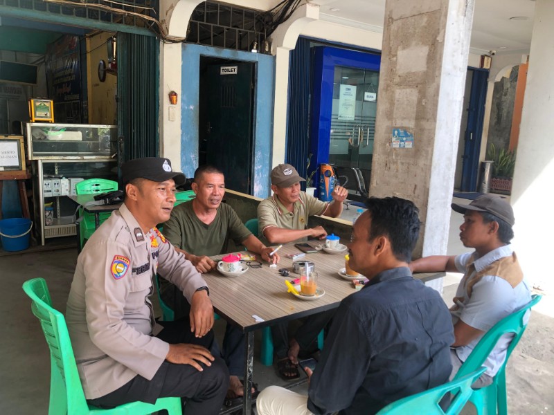 Sambil Ngopi, Polsek Pulau Burung Laksanakan Cooling System dan Imbauan Kepada Masyarakat Jelang Pilkada Serentak 2024