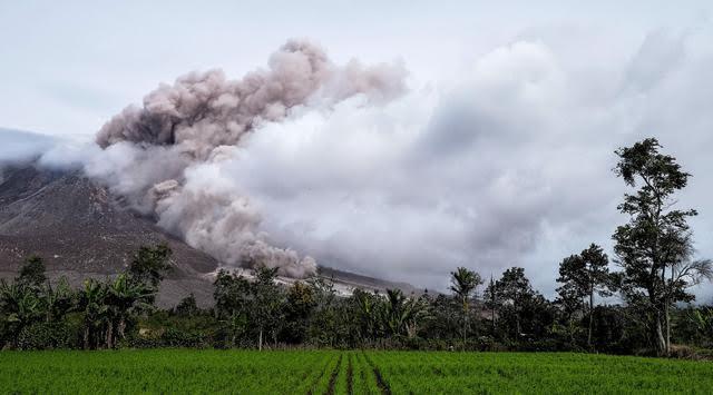 Gunung Sinabung Semakin Rutin Erupsi Beberapa Hari Ini