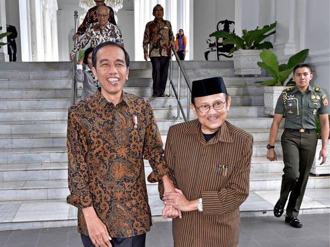 Jokowi: Mari Berdoa untuk Kesembuhan Pak Habibie