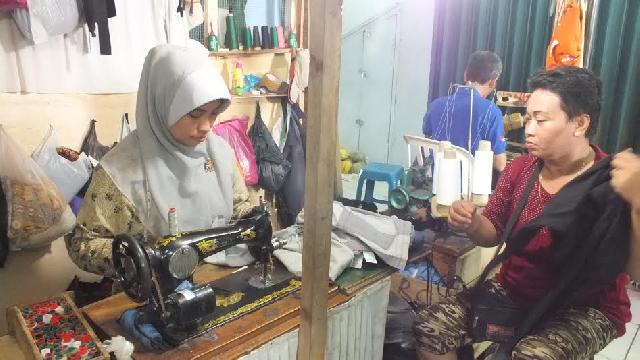 Kondisi Ekonomi Pengaruhi Pelaku Usaha Jahitan