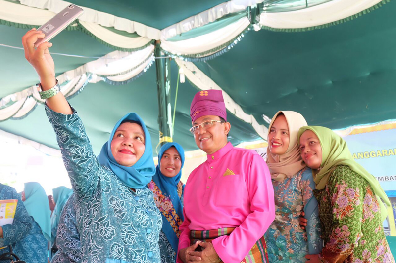 Sapa Warga, Bupati Inhil Tuju Rumah Tokoh Masyarakat Desa Sencalang, Keritang