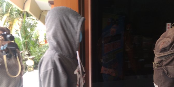 PSK Online Digerebek dan Dipaksa Hubungan Badan Diduga oleh Oknum Polisi