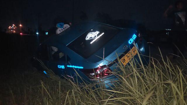 Sopir Ngantuk, Taksi Masuk Parit di Yos Sudarso