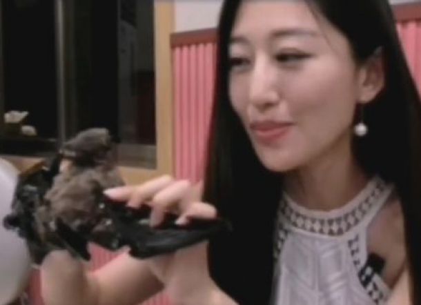 Wanita yang Makan Sop Kelelawar Diancam akan Dibunuh