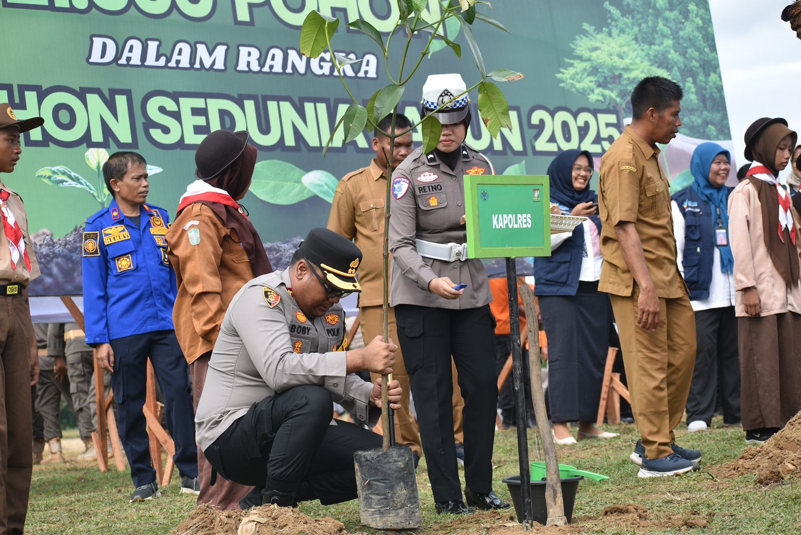 Peringatan Hari Pohon, Kapolres Kampar Ajak Warga Lestarikan Alam