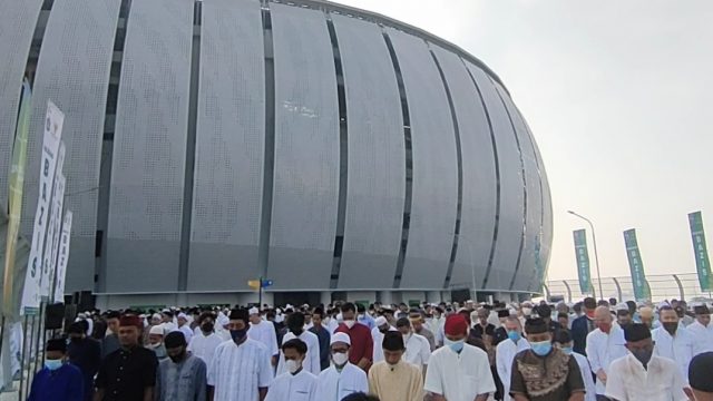 Gelar Shalat Ied di JIS Dihadiri Ribuan Orang, Jokowi Seperti Beri Dukungan Pada Anies Menuju Pilpres 2024