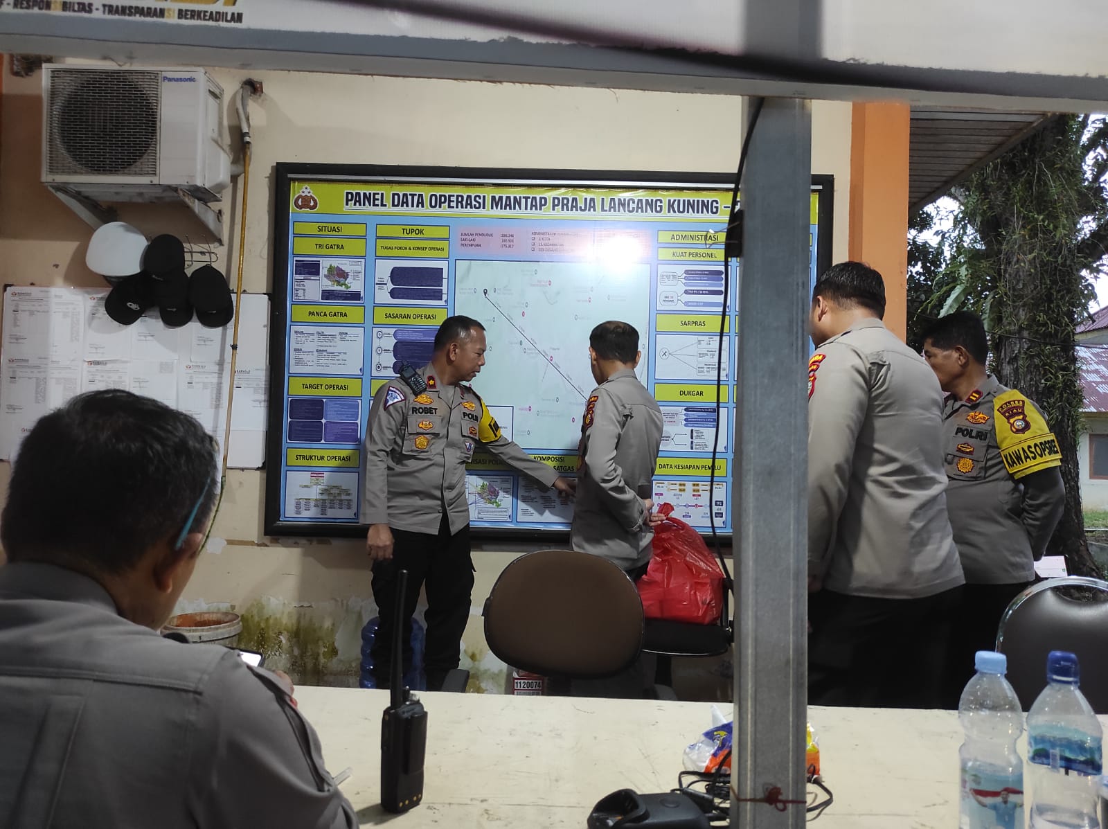 Polres Kuansing Bersama Tim Wasops OMP Lancang Kuning 2024 Lakukan Pengecekan Pengamanan di Kantor Bawaslu Kuansing