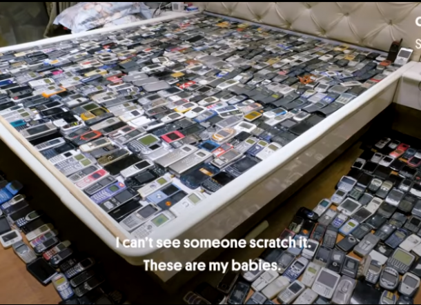 Luar Biasa! Pria Ini Punya 2.300 Ponsel, Asli Bukan Kaleng-kaleng!