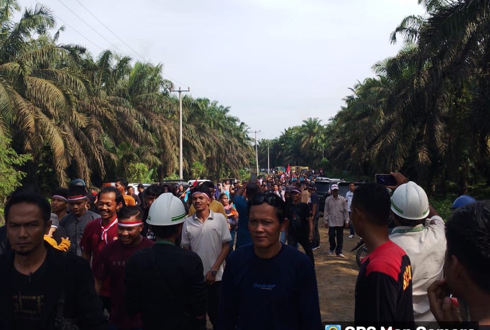 PN Rengat Tolak Gugatan Hendri Wijaya, Ribuan Warga Buka Jalan PT NHR