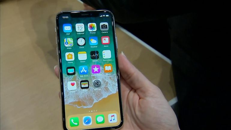 iPhone Keluaran 2018 Semua Pakai Layar OLED, Benarkah?