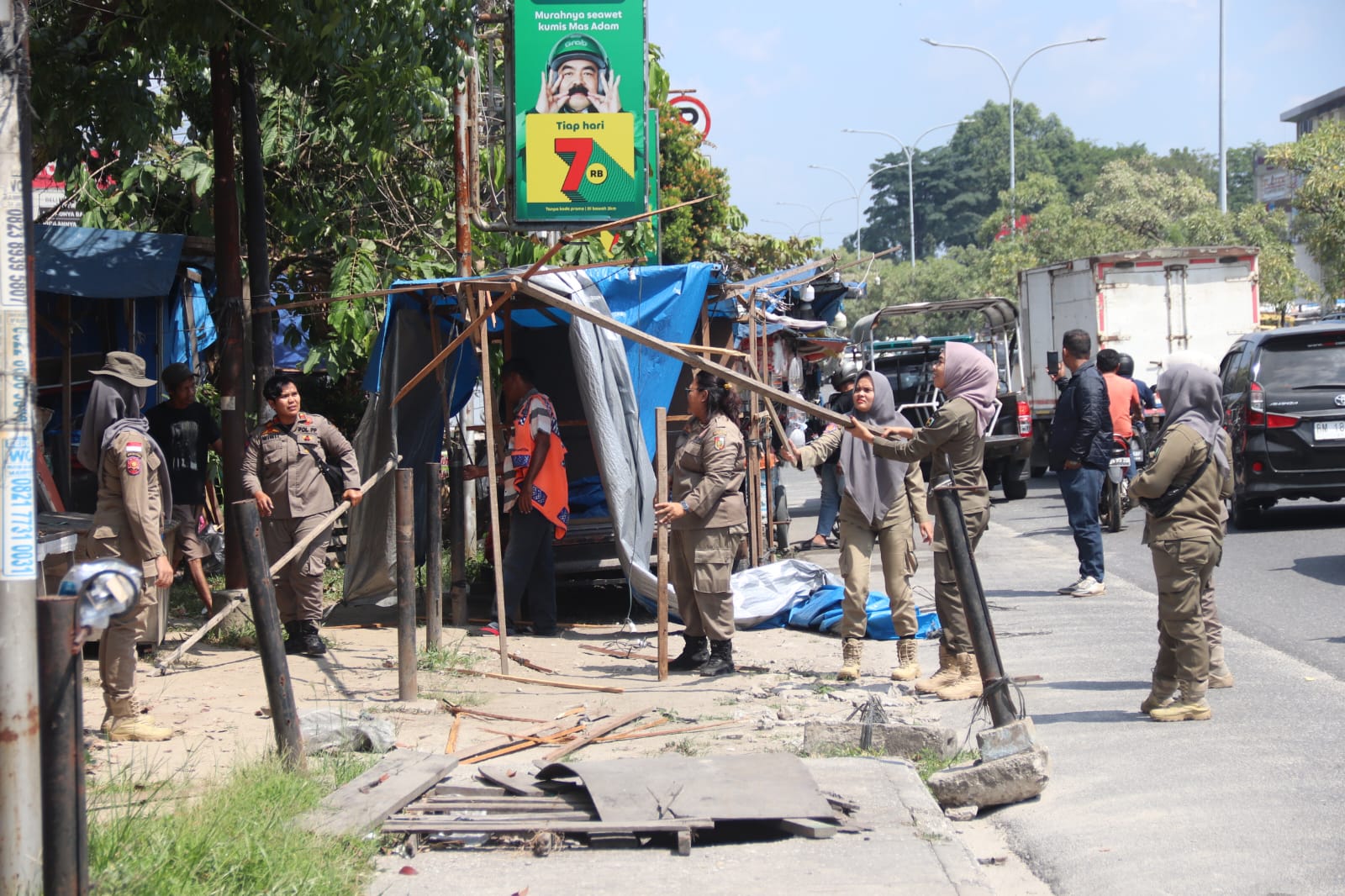 PKL Soebrantas Ditertibkan, Satpol PP Pekanbaru Kandangkan 'Lapak Berjalan'
