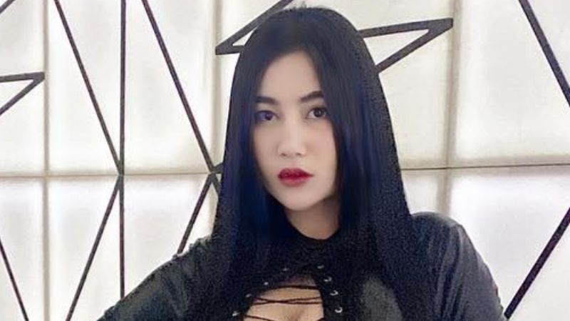 Halloween, Gaya Pamela Safitri Bikin Netizen Deg-deg Ser!