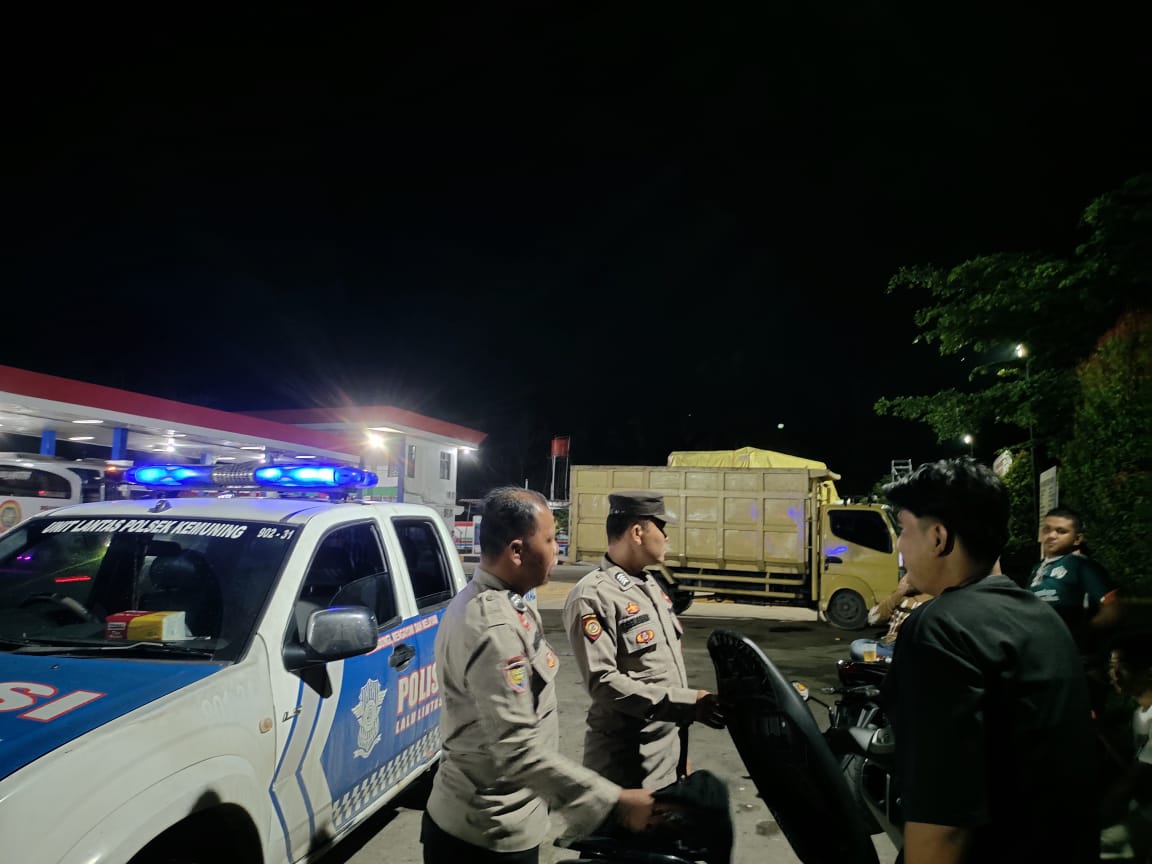 Polsek Kemuning Patroli Malam Jaga Kondisi Daerah Jelang Pilkada