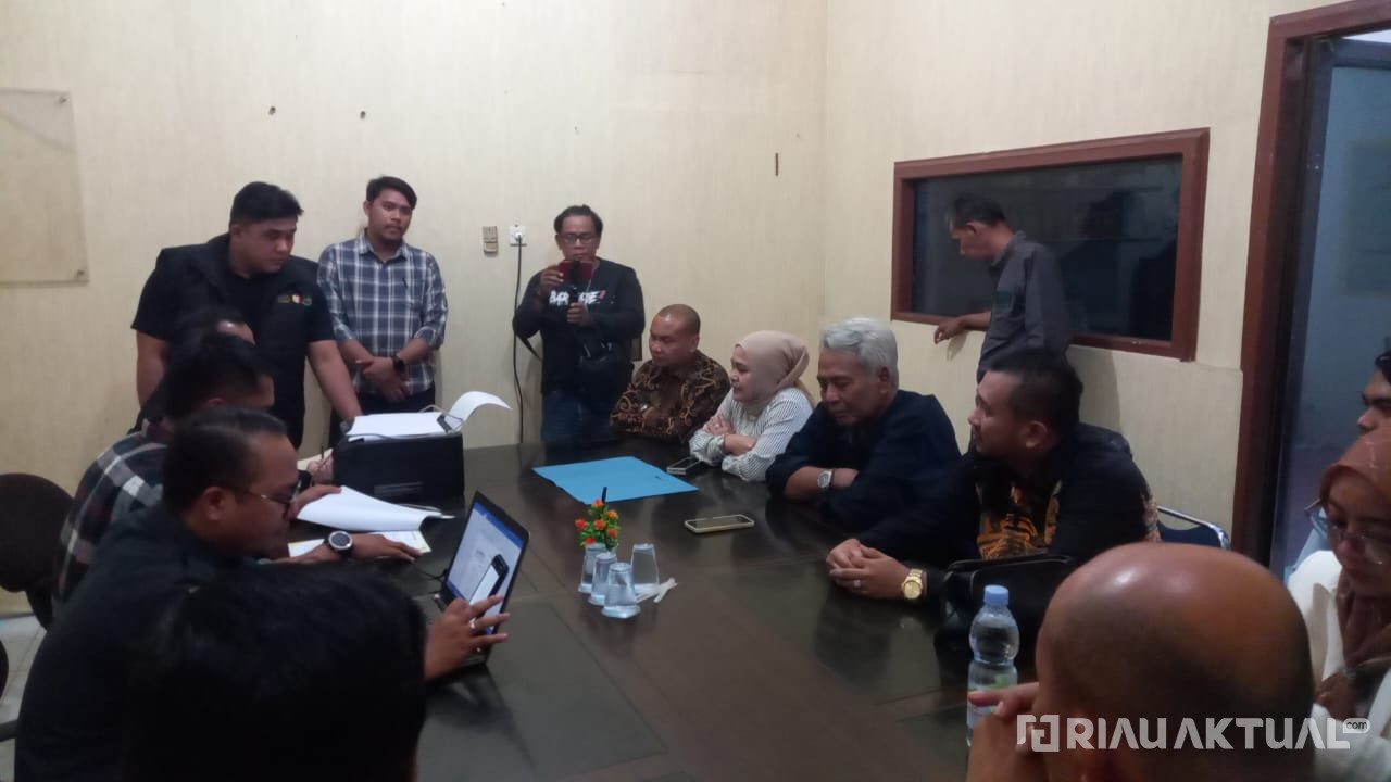 Gandeng 13 Pengacara, Suwai Laporkan Paslon Nomor Urut 1 Atas Dugaan Pelanggaran Kampanye