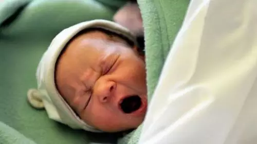 Kenapa Bayi Suka Senyum saat Tidur?