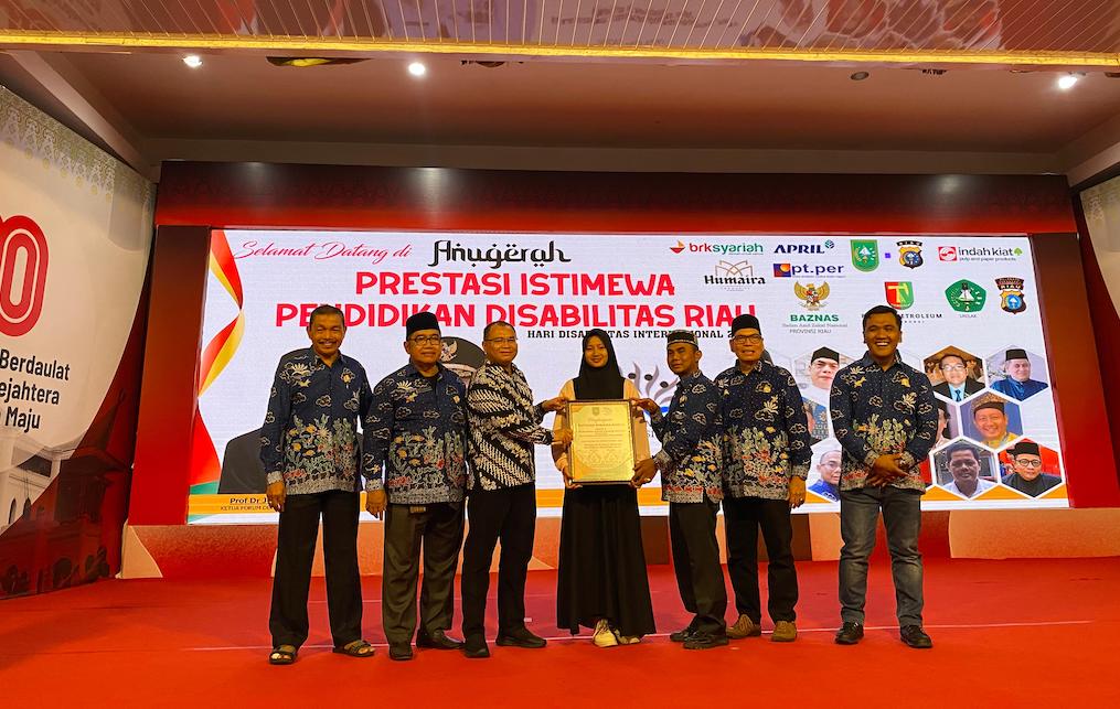 Muthia Terima Anugerah Prestasi Istimewa dari Dewan Pendidikan Riau