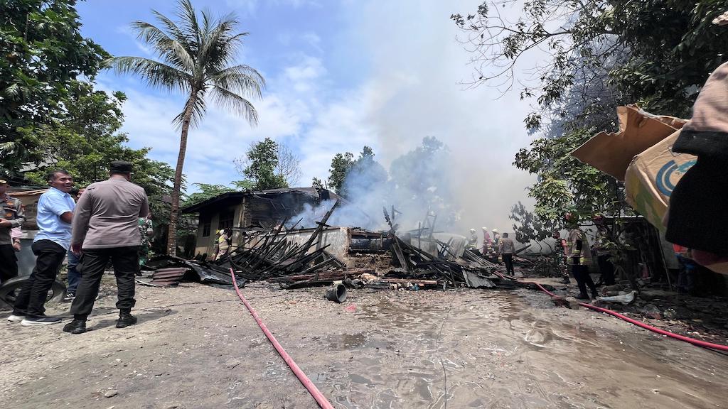 Kebakaran Hebohkan Warga Cik Ditiro Pekanbaru, 6 Unit Damkar Diterjunkan