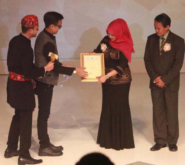 Penghargaan  Nugra Jasadarma Pustaloka untuk Walikota Pekanbaru