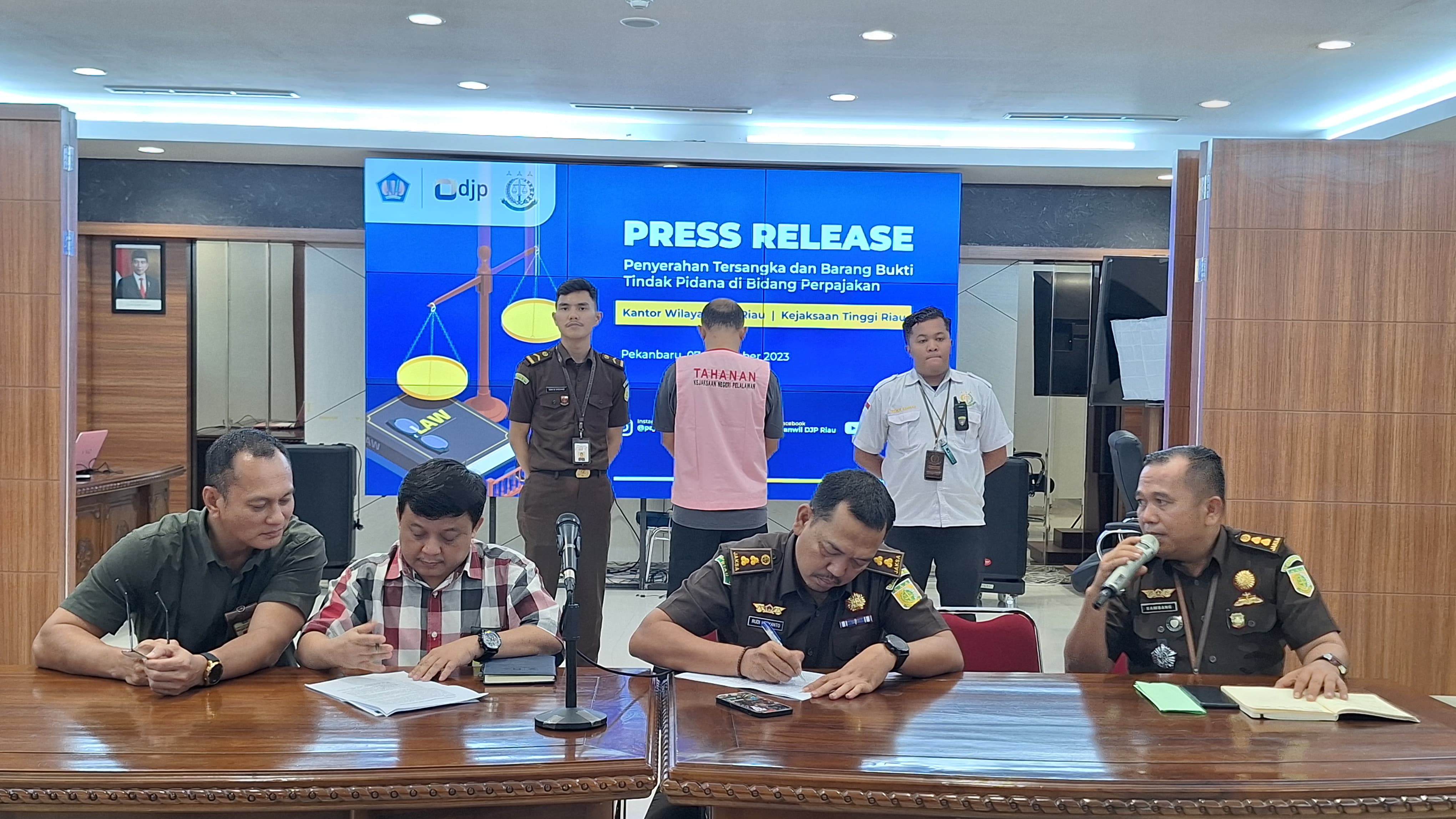 Kejaksaan Tinggi Riau Tahap II Dirut PT TNB Perkara Perpajakan