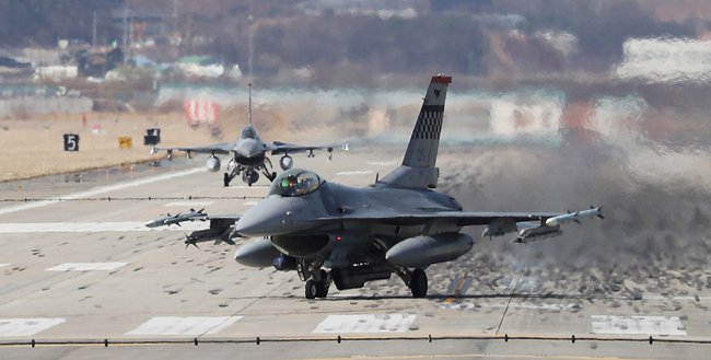 F-16 Milik AU Jatuh Dekat Pangkalan Udara Nellis