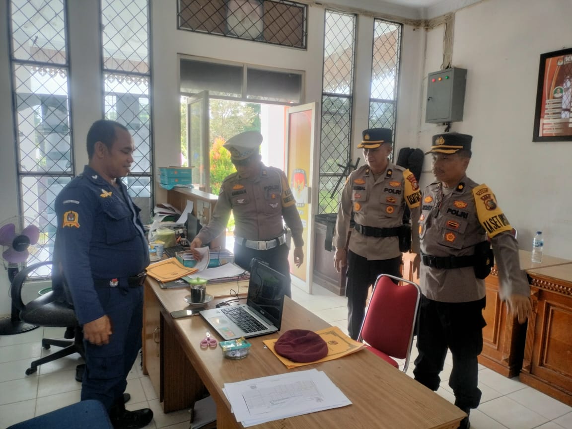 Jelang Pemilu, Kabag SDM Polres Dumai Monitoring Pengawasan Kantor KPU