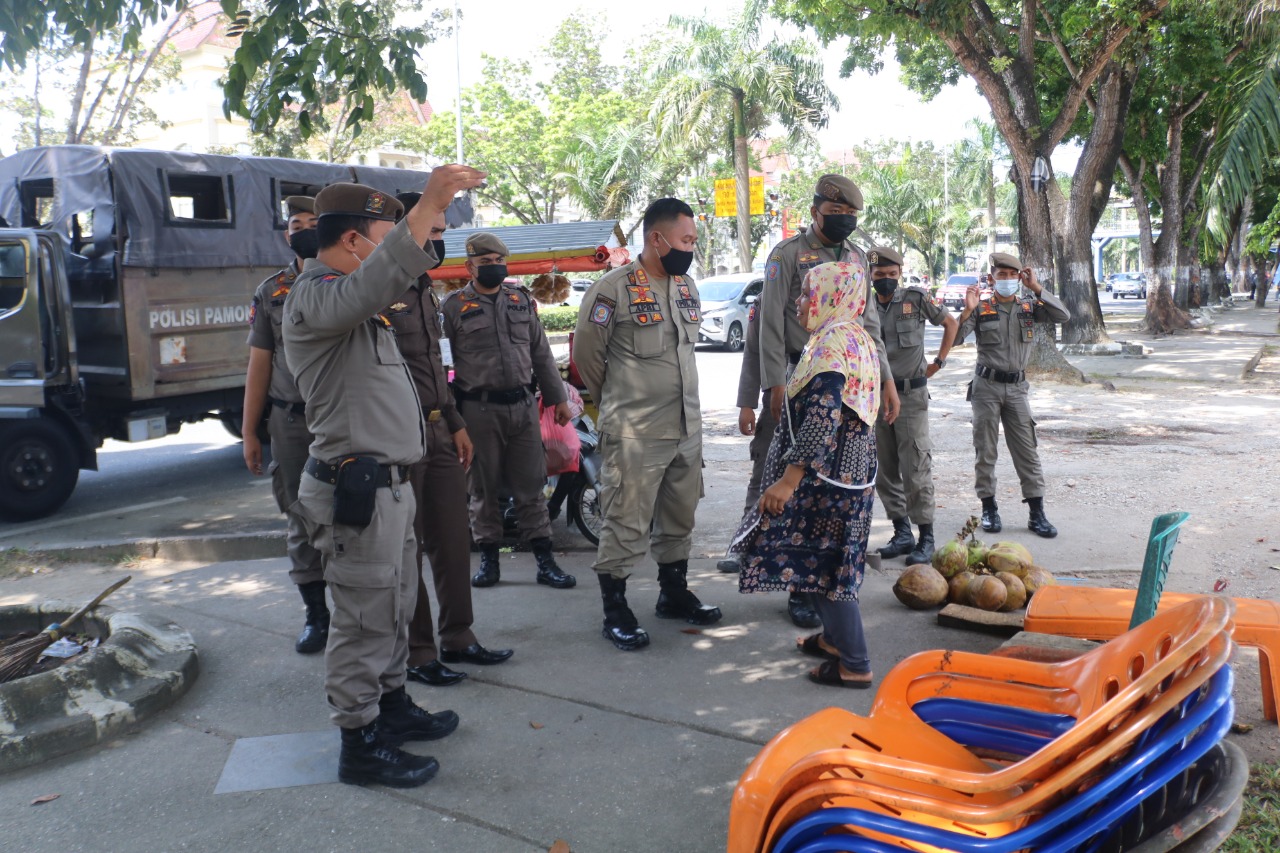 Penertiban, Petugas Satpol PP Pekanbaru Sita Aset Milik PKL
