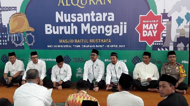 Menaker Ajak Pekerja Terapkan Budaya Mengaji di Perusahaan
