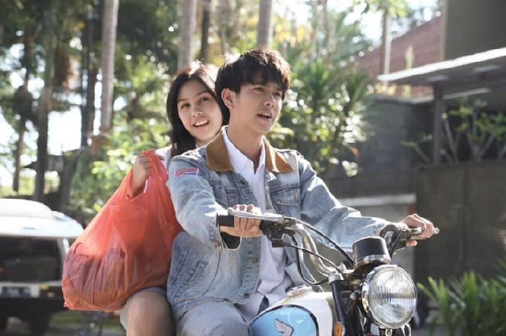 Heboh Dilan 1990 di Medsos, Salah Satunya Perdebatan soal Helm