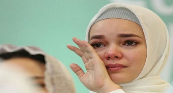 Ini Alasan Sebenarnya Dewi Sandra Tak Menuliskan Kalimat Duka Atas Meninggalnya Glenn Fredly