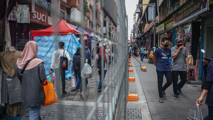 Kasus COVID-19 di Malaysia Meledak, Bagaimana Nasib Ekonominya?