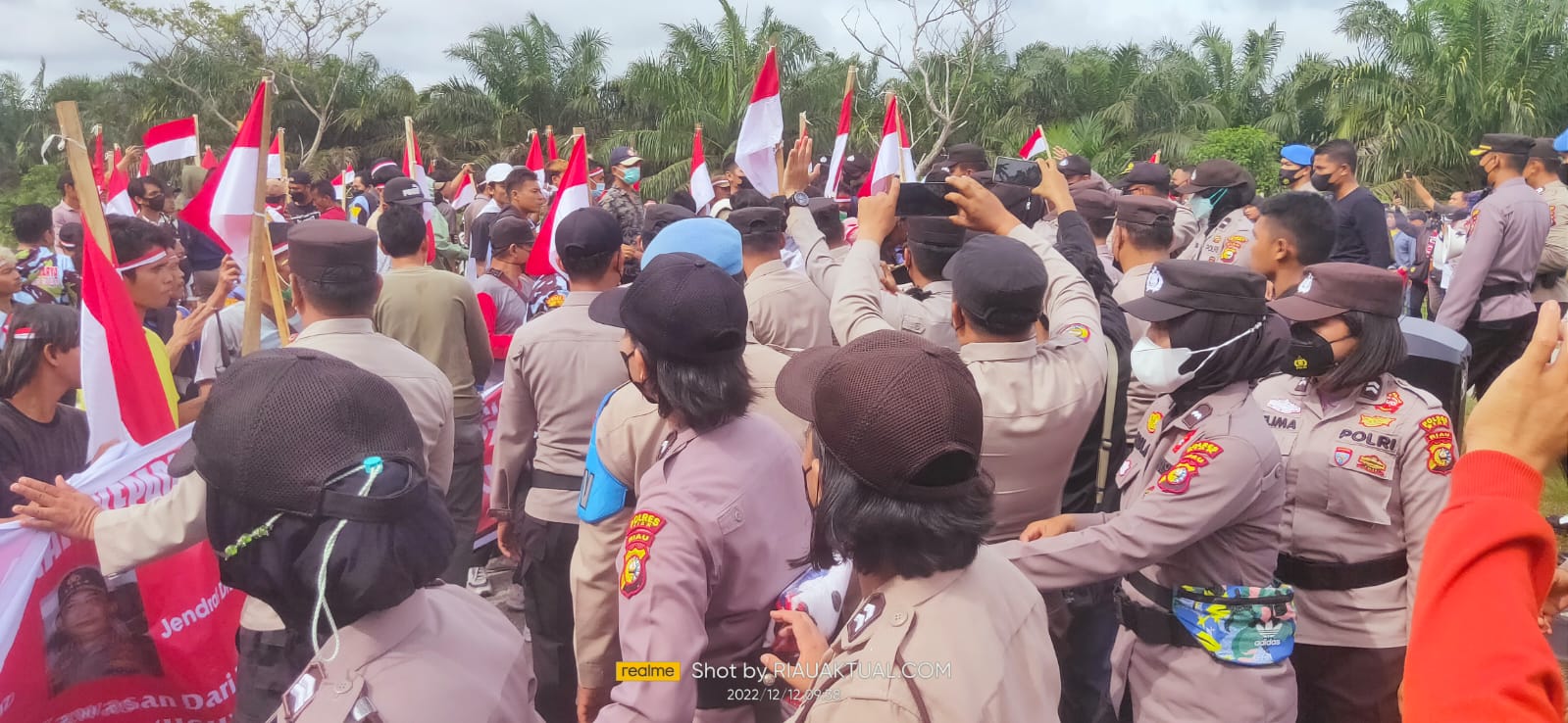 Penolakan Constatering dan Eksekusi Lahan Oleh PN Siak, Jalan Lintas Dayun Mencekam
