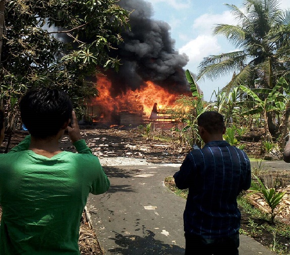 Siang Bolong, Satu Rumah Warga di Inhil Ludes Diamuk Jago Merah