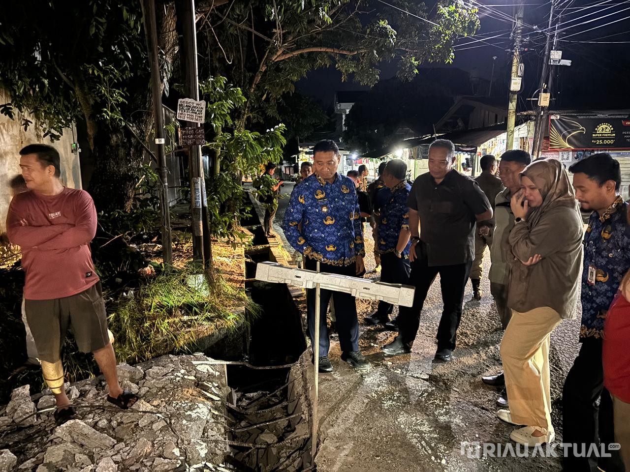 Tinjau Jembatan Dibongkar Kontraktor, Wawako Pekanbaru: Ini Sudah Keterlaluan