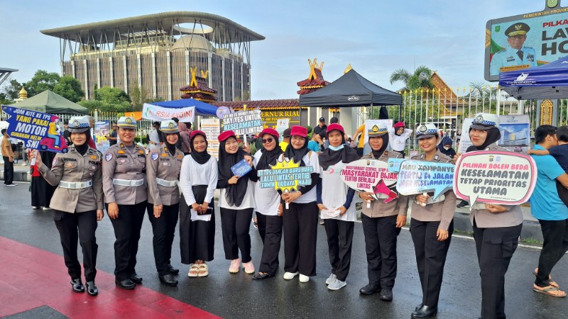 10 Hari Jelang Pilkada Riau 2024, Tim Cooling System Ditlantas Polda Riau Edukasi Warga di CFD Pekanbaru