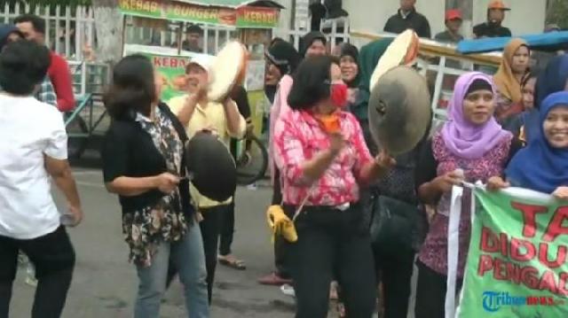 Pengusaha Permainan Anak Gelar Aksi Demonstrasi