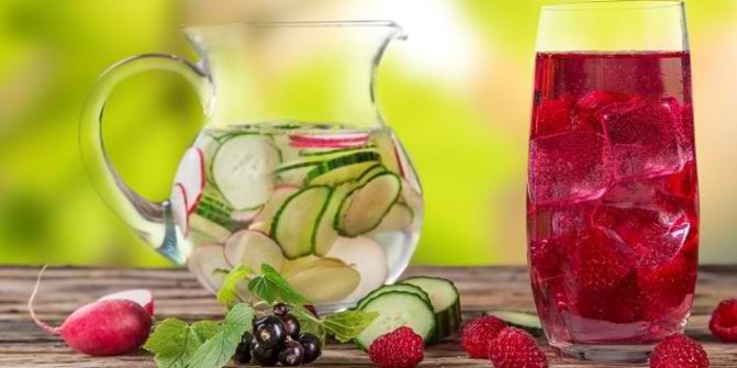 Mana yang Lebih Sehat antara Jus Buah dan Air Putih?