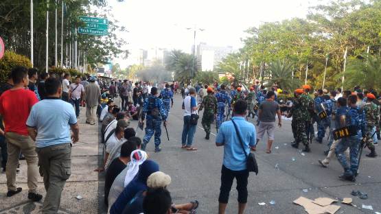 Massa yang Tolak Neno Warisman Dibubarkan Paskhas