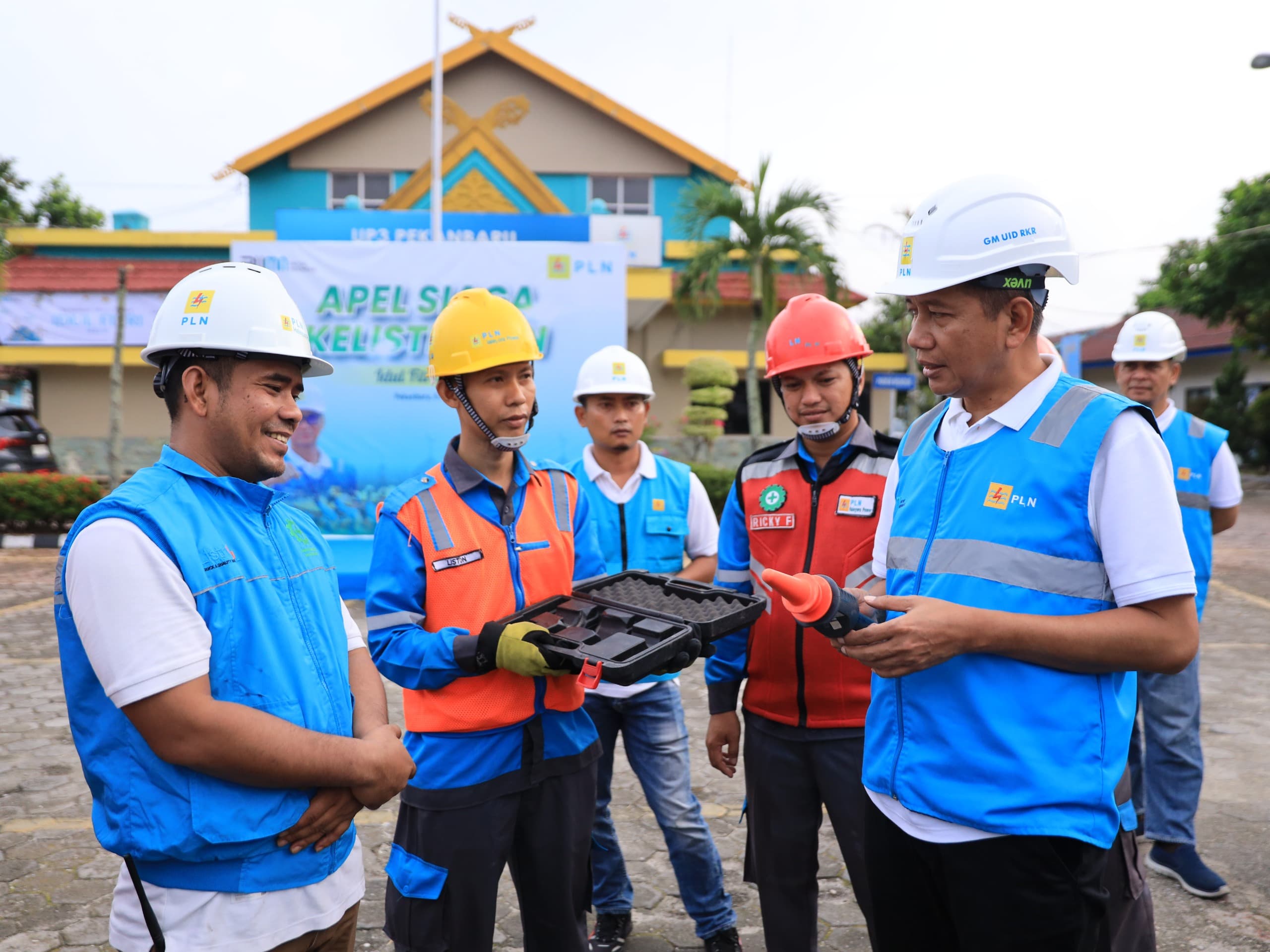PLN Siaga Pastikan Listrik Aman Selama Idul Fitri 1445 H di Riau
